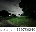 夜の幻想的な公園 119750240