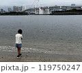 お台場海浜公園と砂浜と少女 119750247