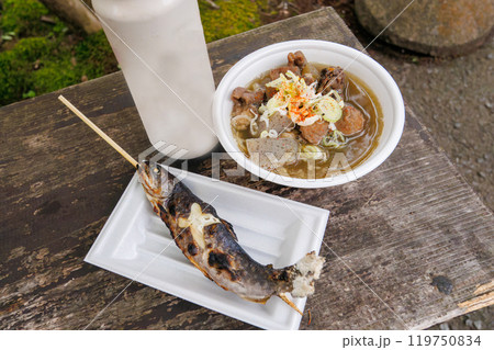 宮ヶ瀬湖畔の食堂で購入した美味しいイノシシのもつ煮とイワナの塩焼きと缶ビール 相模原市早戸川林道 宮ヶ瀬湖畔の食堂で購入した美味しいイノシシのもつ煮とイワナの塩焼きと缶ビール 相模原市早戸川林道 119750834