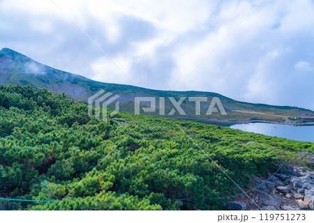 【山岳素材】初秋の白馬大池【長野県】 119751273