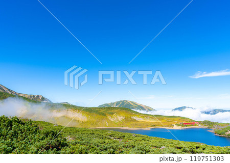 【山岳素材】初秋の白馬大池【長野県】 119751303