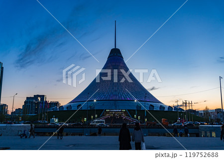 カザフスタンのアスタナにあるカーン・シャティール 119752688