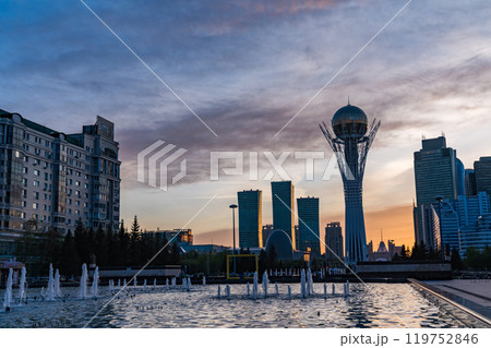 カザフスタン、アスタナのバイテレクタワー カザフスタン、アスタナのバイテレクタワー 119752846