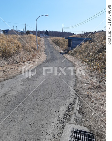 田舎の道　道　ロード　北海道　 119754098