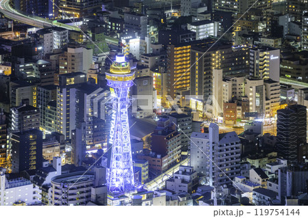 あべのハルカス展望台から見ることができる大阪夜景 ライトアップされて輝く通天閣 あべのハルカス展望台から見ることができる大阪夜景 ライトアップされて輝く通天閣 119754144