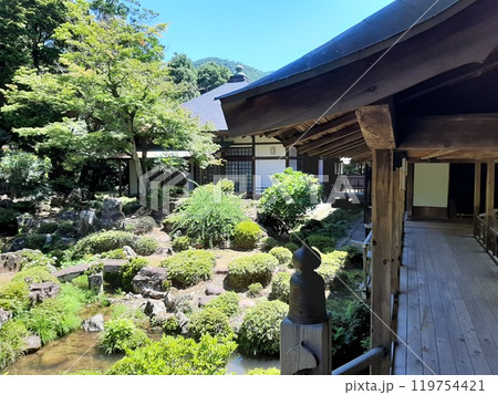 神社　緑　庭園　日本庭園　日本の風景 119754421