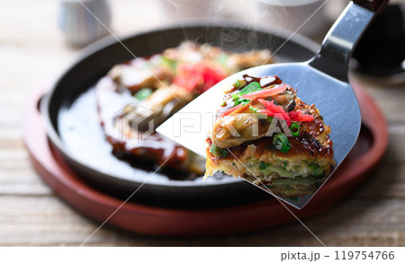 カキオコ （ 牡蠣入りのお好み焼き ） 119754766