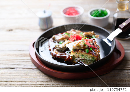 カキオコ ( 牡蠣入りのお好み焼き ) カキオコ ( 牡蠣入りのお好み焼き ) 119754772