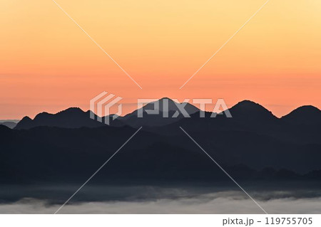 丹波高見城跡からの雲海 119755705