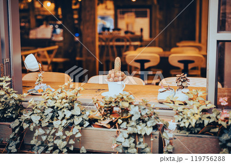 ソウル 韓屋カフェの店先 益善洞(イクソンドン) ソウル 韓屋カフェの店先 益善洞(イクソンドン) 119756288