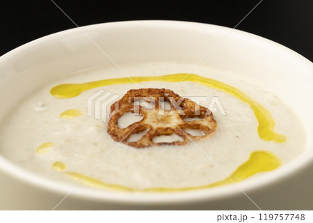 蓮根のポタージュ 盛り付 調理 119757748