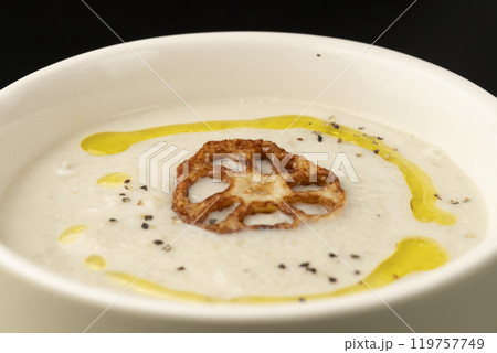 蓮根のポタージュ 盛り付 調理 119757749