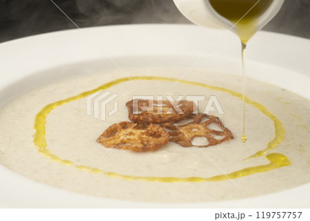 蓮根のポタージュ 盛り付 調理 119757757