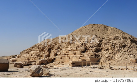 サッカラ ウナス王のピラミッド 119757865