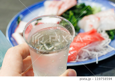伊豆半島の地酒と共に。特注のお刺身盛り合わせ。 南伊豆産のヒラマサ、マダイ、キハダマグロ、マダコ。 119758594