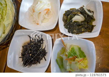 A collection of delicious Korean side dishes. 119761573
