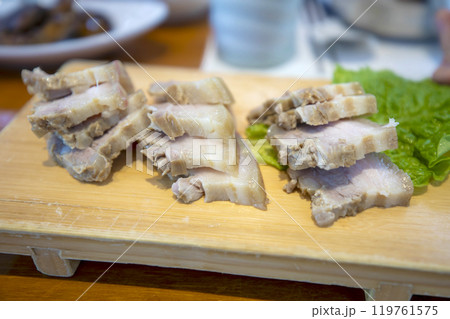 This is boiled pork, a delicious Korean dish. 119761575