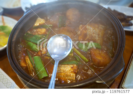 This is a delicious Korean dish, braised hairtail. 119761577