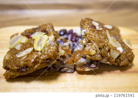 This is Yaktteok, a delicious Korean food. 119761591