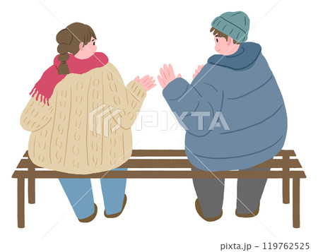 冬服を着てベンチで笑顔で話す女性と男性、かわいい手描きのイラスト 冬服を着てベンチで笑顔で話す女性と男性、かわいい手描きのイラスト 119762525