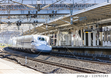 米原駅を通過するのぞみ号 米原駅を通過するのぞみ号 119763143