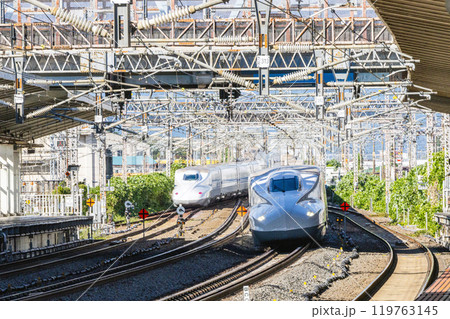 米原駅を通過するのぞみ号 119763145