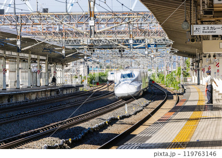 米原駅を通過するのぞみ号 米原駅を通過するのぞみ号 119763146