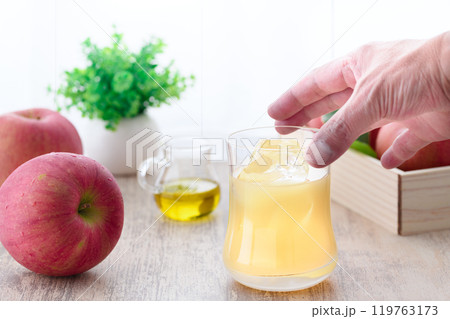果汁100% リンゴジュース 果汁100% リンゴジュース 119763173