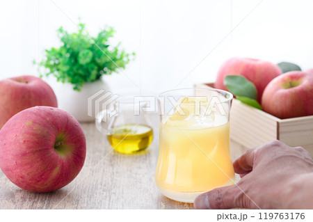 果汁100% リンゴジュース 果汁100% リンゴジュース 119763176