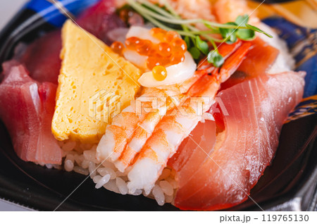 海鮮丼 119765130