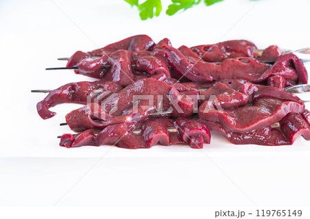 金串にさした豚のレバー 119765149