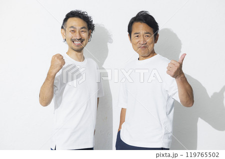 2人のミドル男性　　 119765502