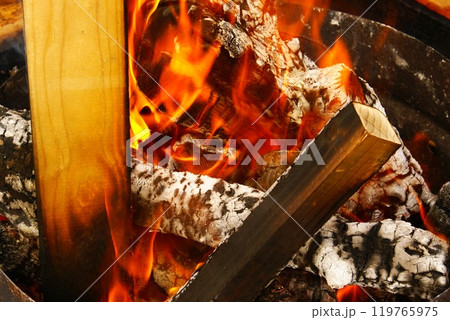 カラー 炎 墨 炎上 燃える 焚火(2024年10月登録) カラー 炎 墨 炎上 燃える 焚火(2024年10月登録) 119765975