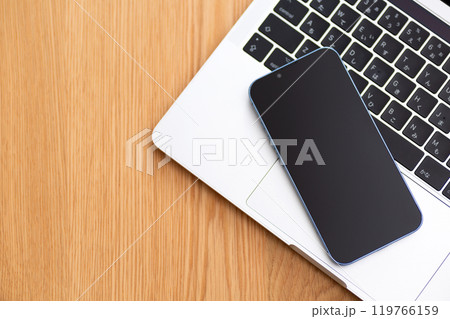 パソコンとスマホ パソコンとスマホ 119766159