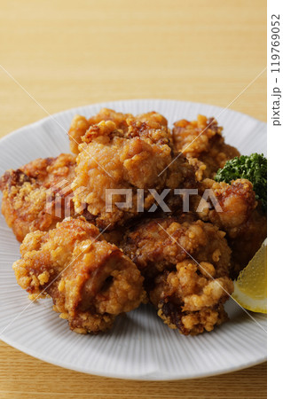 美味しそうな鶏肉の唐揚げ 美味しそうな鶏肉の唐揚げ 119769052