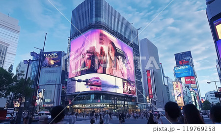 駅通路やショッピングセンター、ビルにあるようなデジタルサイネージ・広告看板 駅通路やショッピングセンター、ビルにあるようなデジタルサイネージ・広告看板 119769258