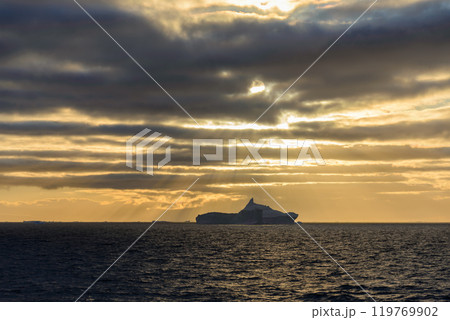 Antarctic seascape with iceberg Antarctic seascape with iceberg 119769902