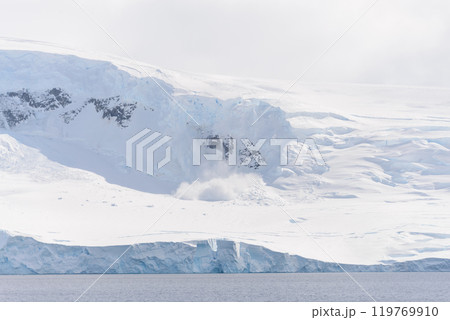 Snow fall on glacier 119769910