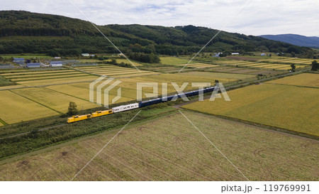 秋の宗谷本線を行くTHE ROYAL EXPRESS 119769991