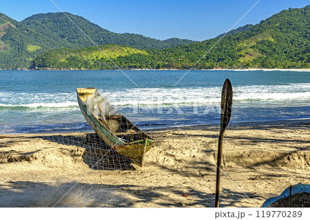 Canoe and fishing net on Castelhanos beach 119770289