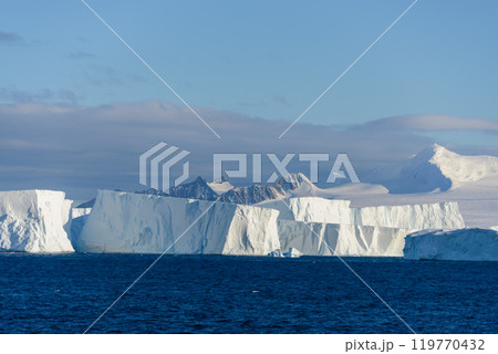 Antarctic seascape with iceberg 119770432