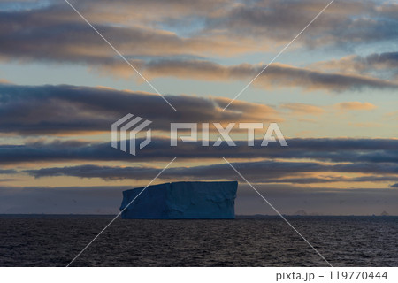 Antarctic seascape with iceberg 119770444