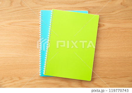 カラフルなリングノート 119770743