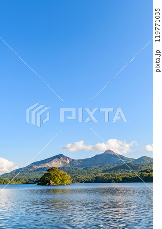 磐梯山のふもと桧原湖 磐梯山のふもと桧原湖 119771035