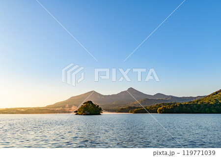 磐梯山のふもと桧原湖 磐梯山のふもと桧原湖 119771039