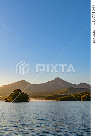 磐梯山のふもと桧原湖 磐梯山のふもと桧原湖 119771047