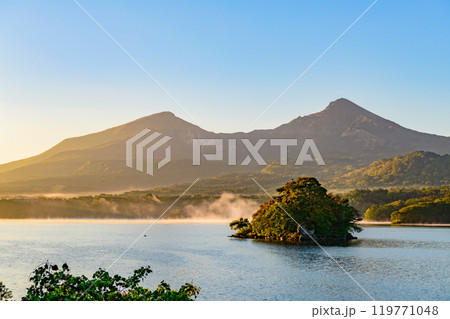 磐梯山のふもと桧原湖 磐梯山のふもと桧原湖 119771048