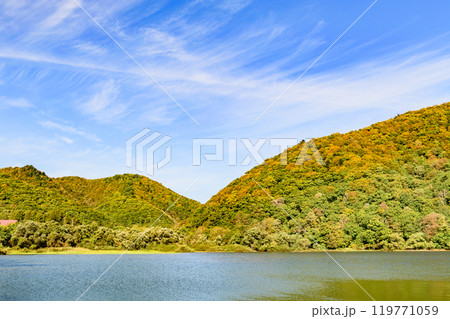 磐梯山のふもと桧原湖 磐梯山のふもと桧原湖 119771059