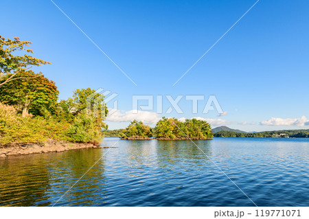 磐梯山のふもと桧原湖 磐梯山のふもと桧原湖 119771071