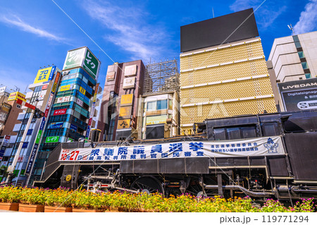 日本の東京都市景観 新橋駅・新橋SL広場前のSL(衆議院議員選挙投票日10月27日…)=10月27日 日本の東京都市景観 新橋駅・新橋SL広場前のSL(衆議院議員選挙投票日10月27日…)=10月27日 119771294